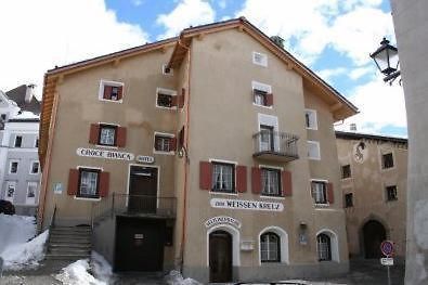 Hôtel Gasthaus Zum Weissen Kreuz à Samedan Extérieur photo