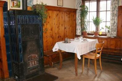 Hôtel Gasthaus Zum Weissen Kreuz à Samedan Extérieur photo