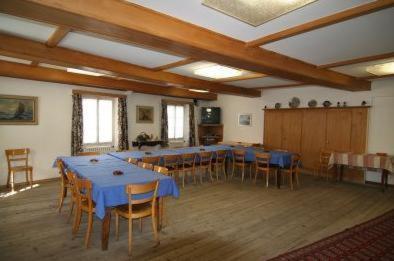 Hôtel Gasthaus Zum Weissen Kreuz à Samedan Extérieur photo